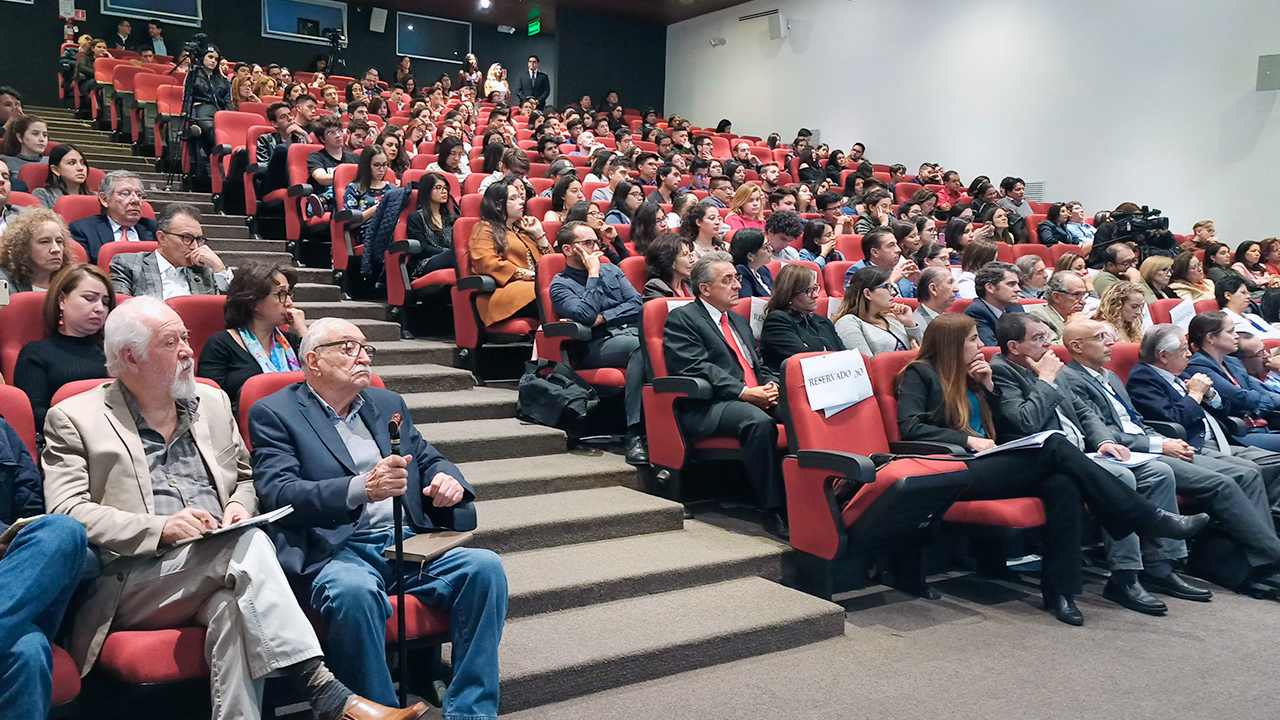 Auditorio lleno en la presentación del estudio