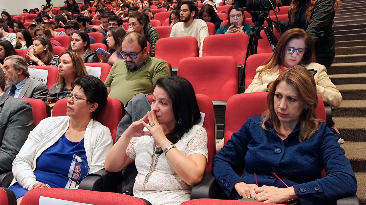 Auditorio lleno en la presentación del estudio